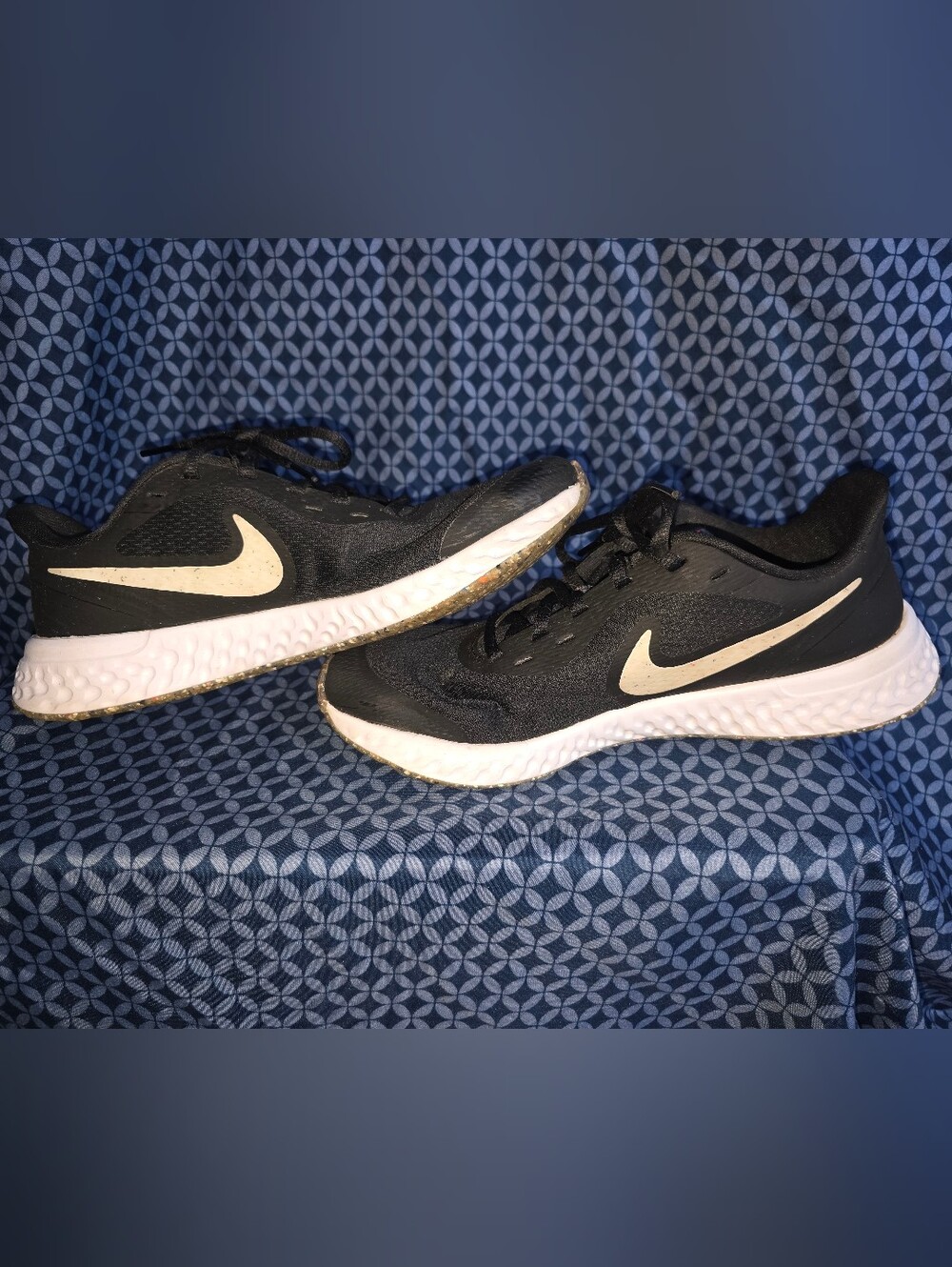 Nike - Big Kids 7Y.. Black Sneakers with White Swoosh And Multicolored Bottoms